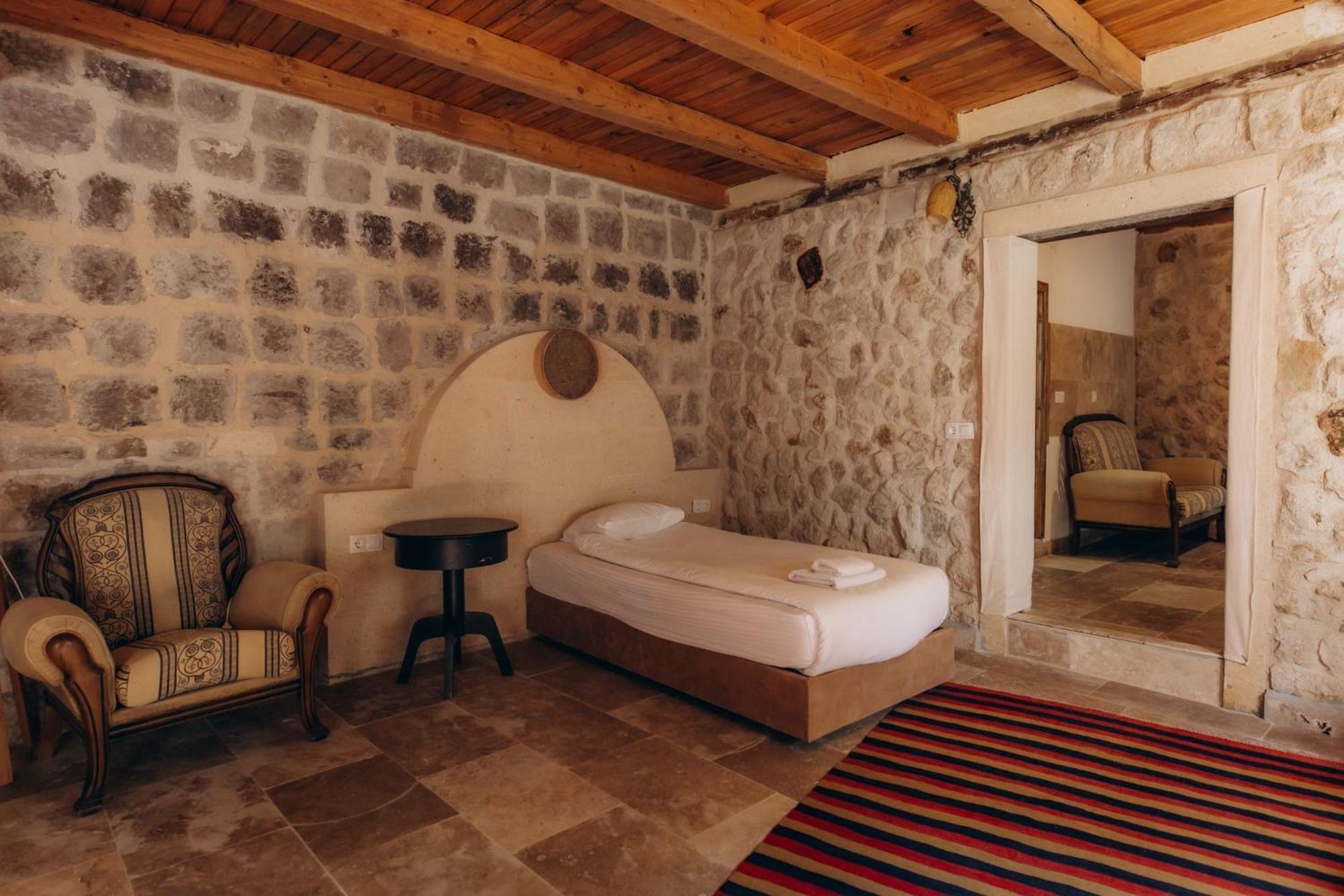 Anatolia Raymonde Cave House Hotel Uchisar Exterior photo