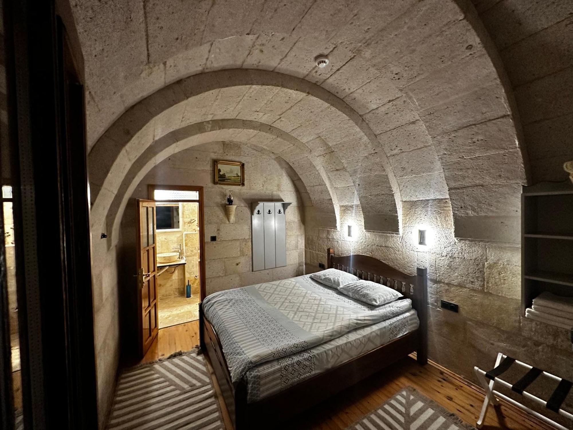 Anatolia Raymonde Cave House Hotel Uchisar Exterior photo