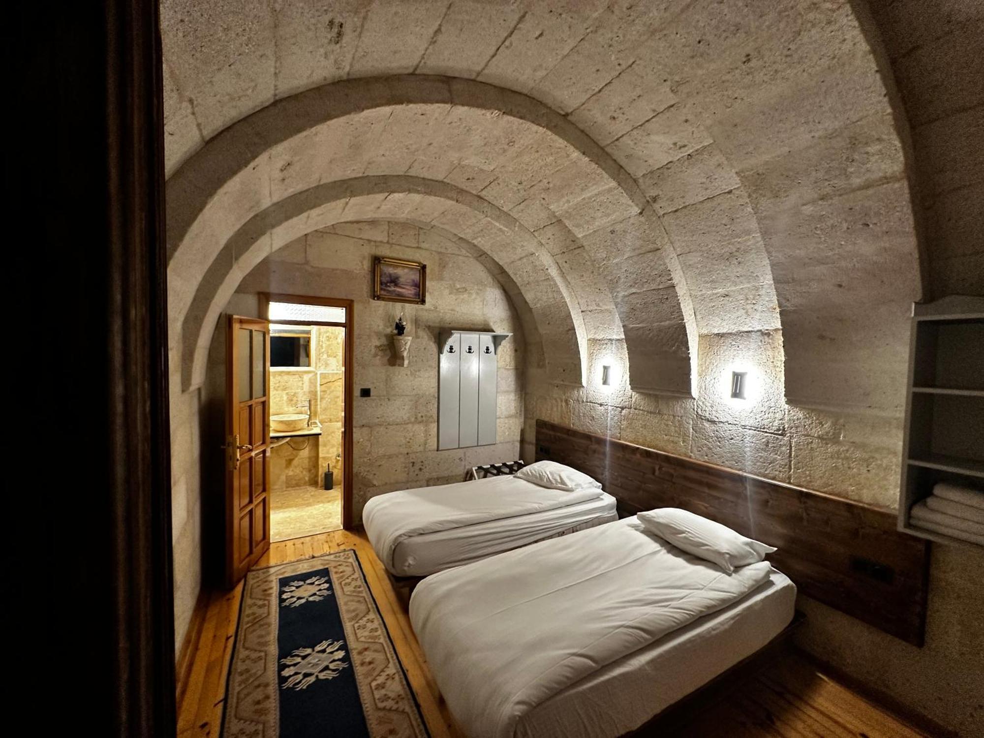 Anatolia Raymonde Cave House Hotel Uchisar Exterior photo